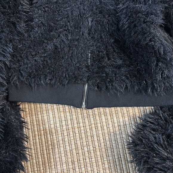 Wild fable Women's Jacket
Topper Faux Fur Long Sleeve Full
Zip Size XS Black - Picture 12 of 13